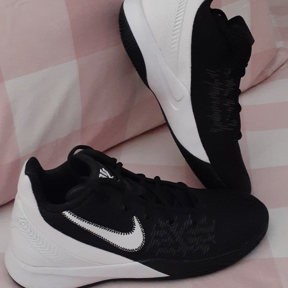 Nike - Picture 1 of 5